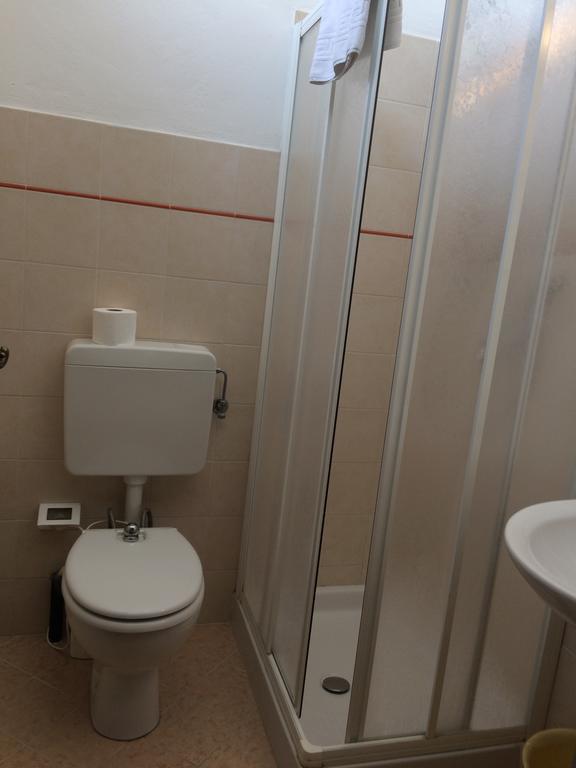 Single Room,379841656:JPEG